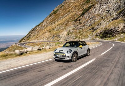 MINI Cooper SE رحلة حافة بالمتعة