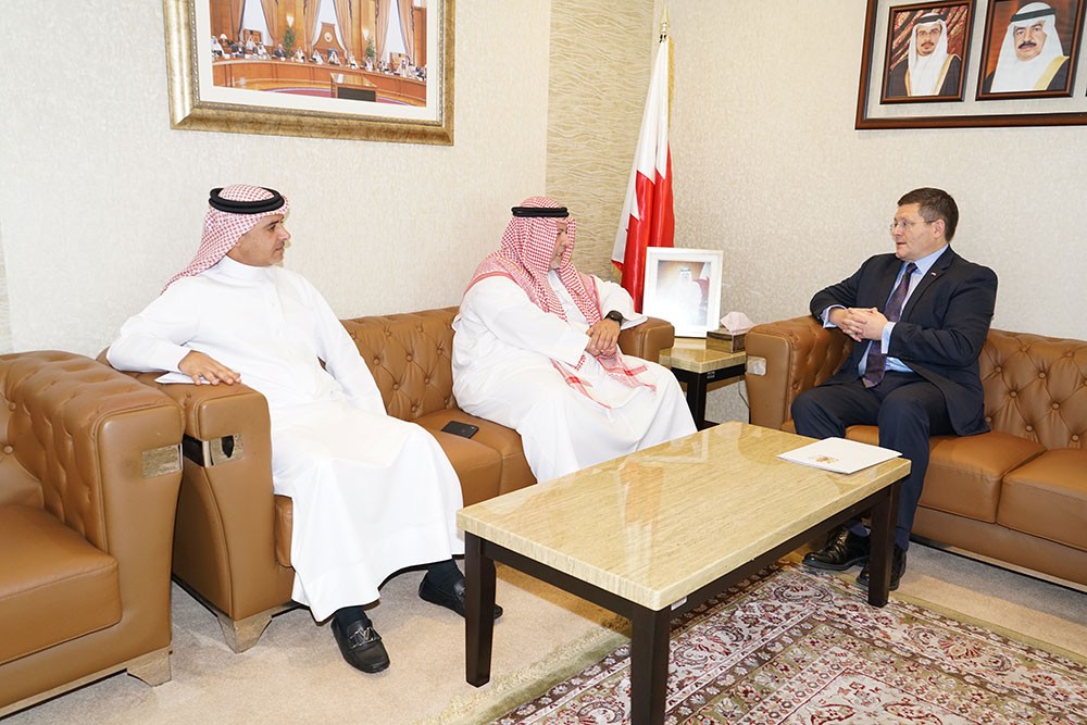 وزير العدل يستقبل السفير البريطاني 