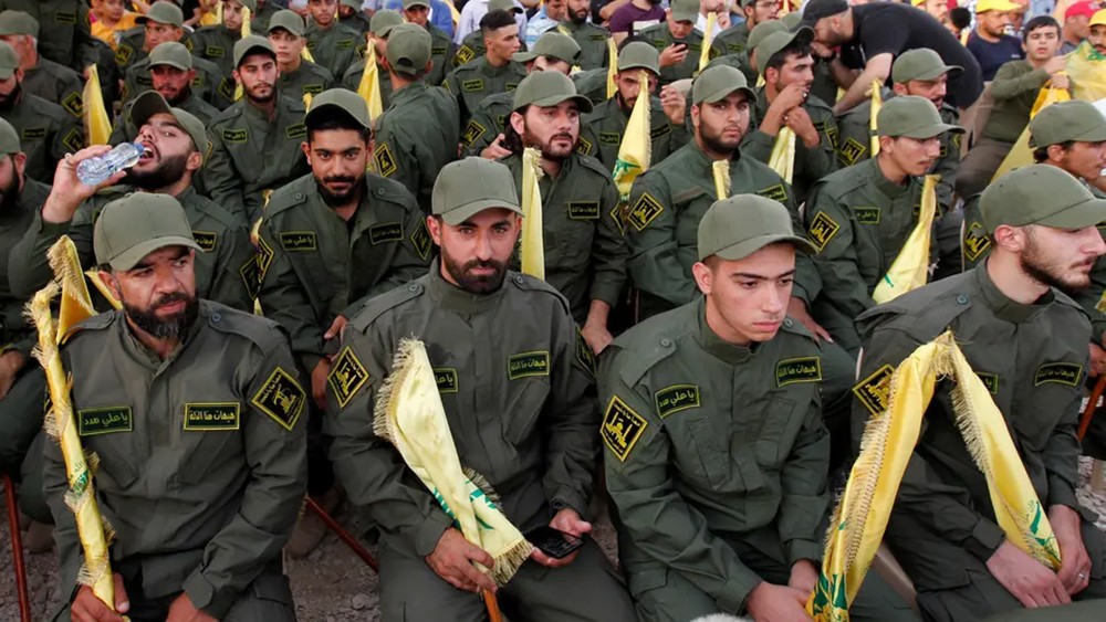لماذا أغلق حزب الله مخيماته الكشفية وطلب وحدات الصواريخ؟