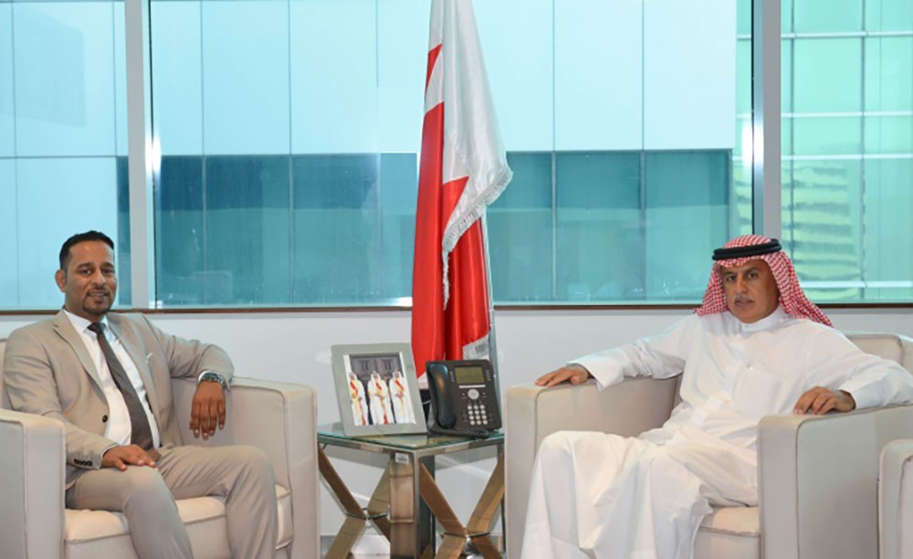 وزير الصناعة يستعرض مع النائب البحراني أوجه التعاون