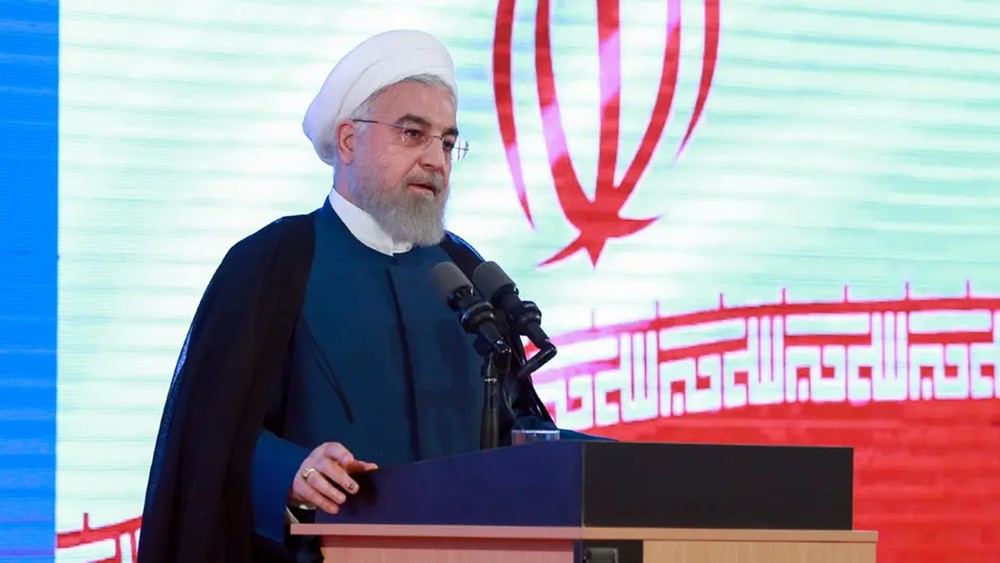 روحاني يقايض أوروبا بتصريحات متضاربة حول اتفاق النووي
