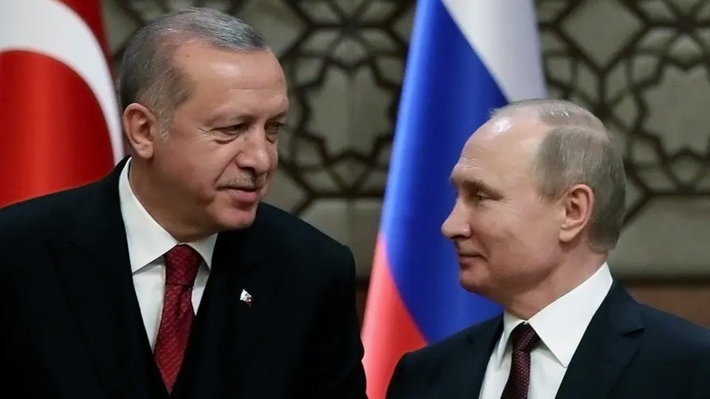 "فورين بوليسي": بوتين يتلاعب بأردوغان كيفما يشاء