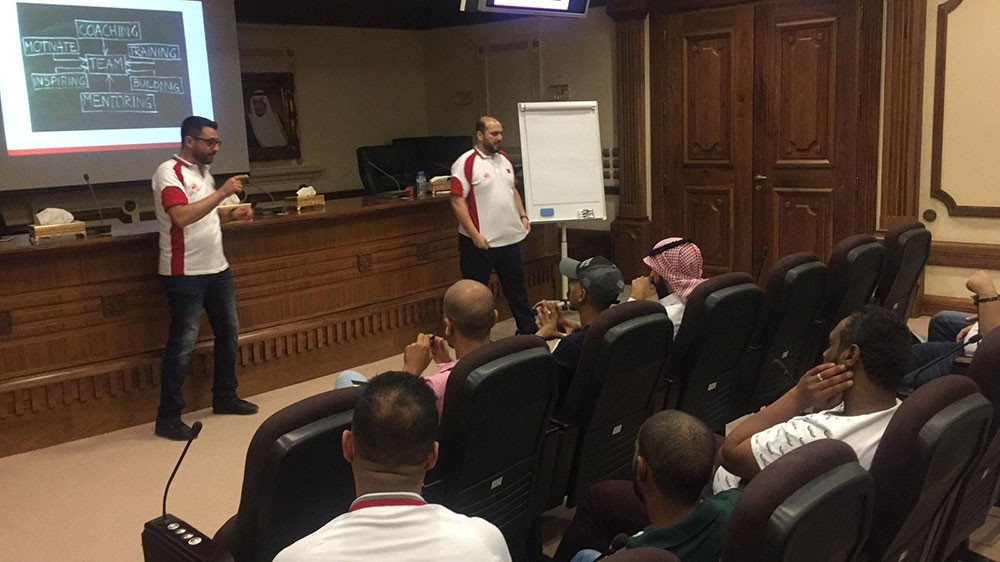 وفد اتحاد السيارات يستعرض مع الاتحاد السعودي خطة تنظيم السباق ويبدأ مهمة التدريب
