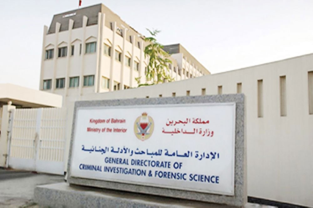 المباحث العامة تلقي القبض على شخص لسرقته سيارة واشعال النيران فيها  
