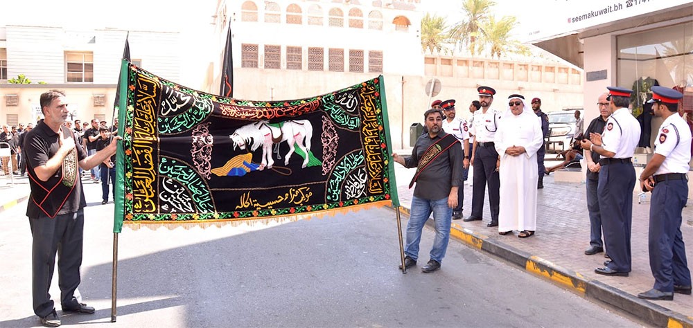 محافظ المحرق يزور مواكب العزاء و يشيد بكافية الجهود