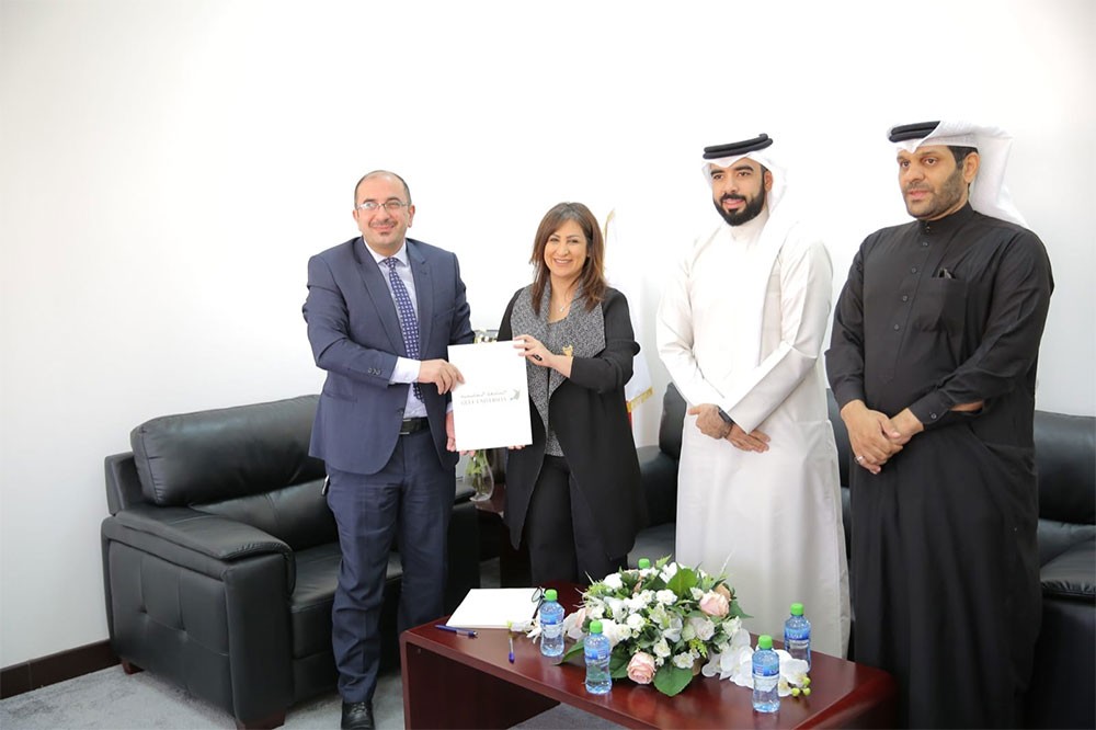 الجامعة الخليجية وجمعية الصحفيين توقعان اتفاقية تعاون