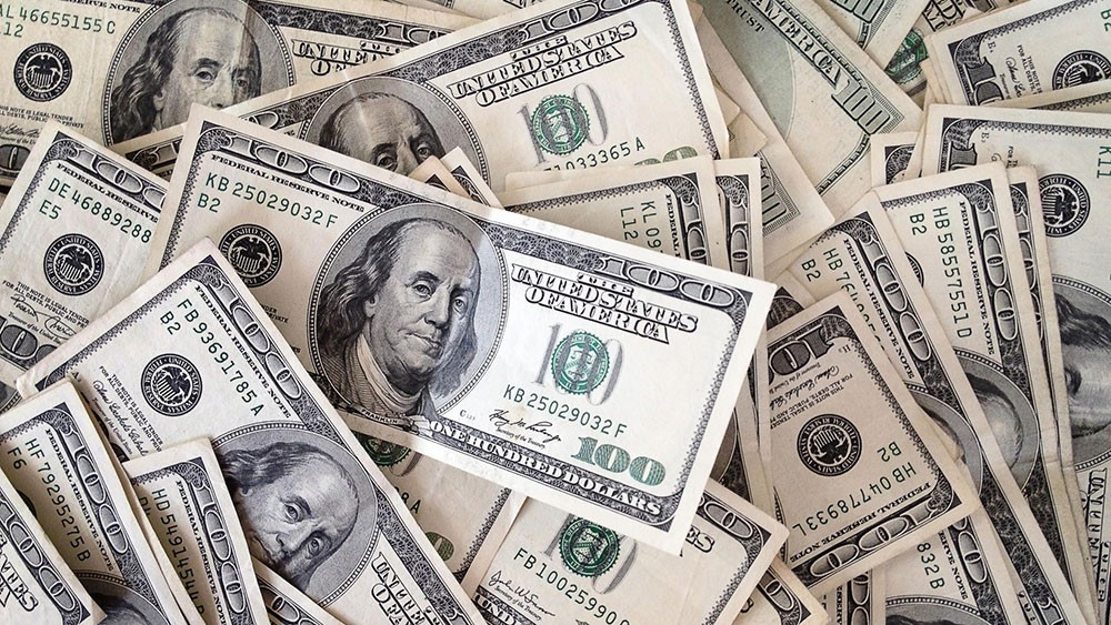 الدولار يتلقى دعماً في تداولات حذرة قبيل اجتماع المركزي الأوروبي