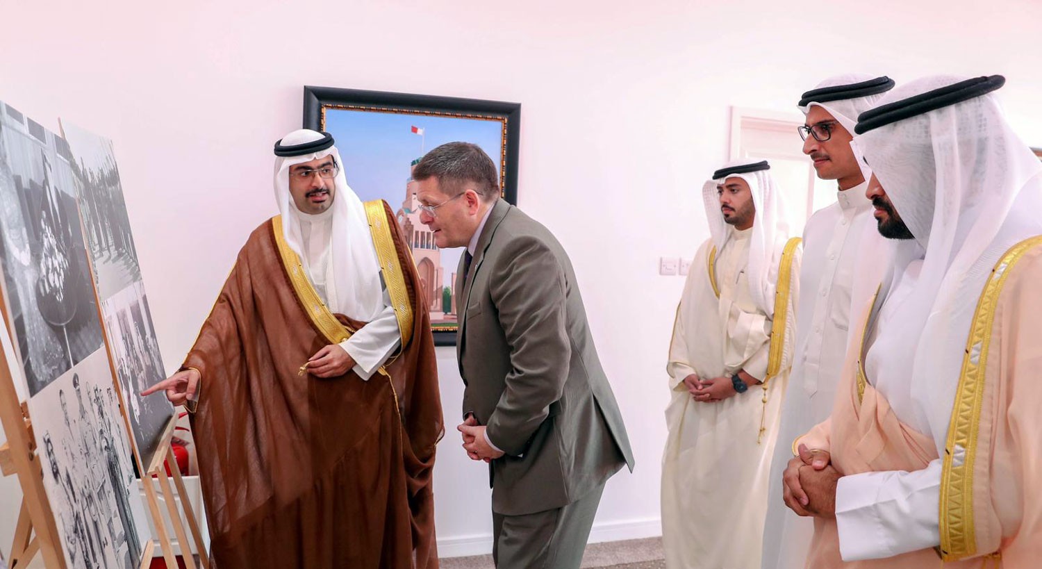 سمو محافظ الجنوبية يستعرض مع سفير بريطانيا العلاقات التاريخية
