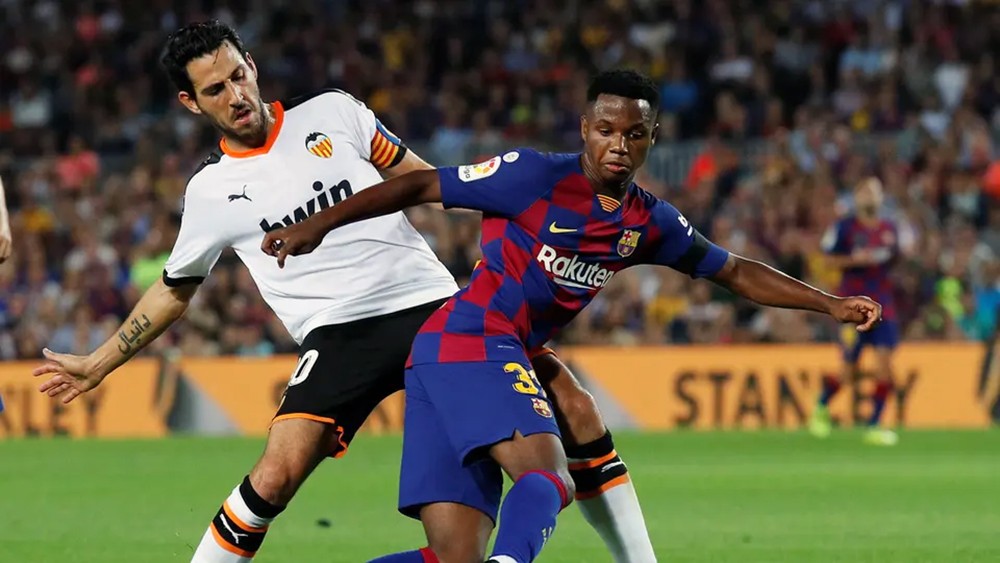 مدرب إسبانيا يفكر بضم الموهوب فاتي إلى المنتخب