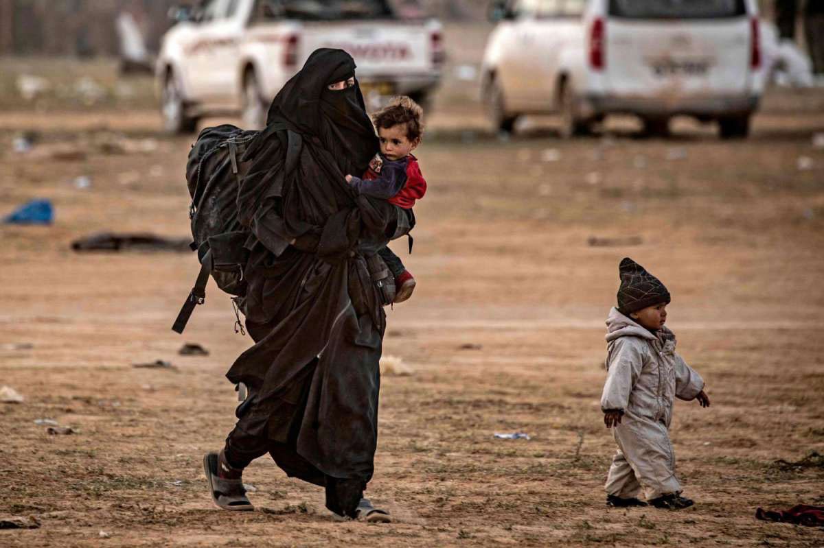 نساء وأطفال الدواعش عالقون.. وشكاوى ضد فرنسا