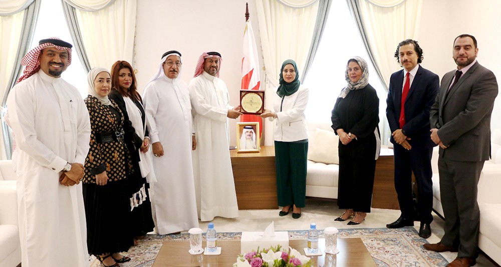 زينل تستقبل رئيس وأعضاء مجلس إدارة جمعية المؤسسات الصغيرة والمتوسطة البحرينية