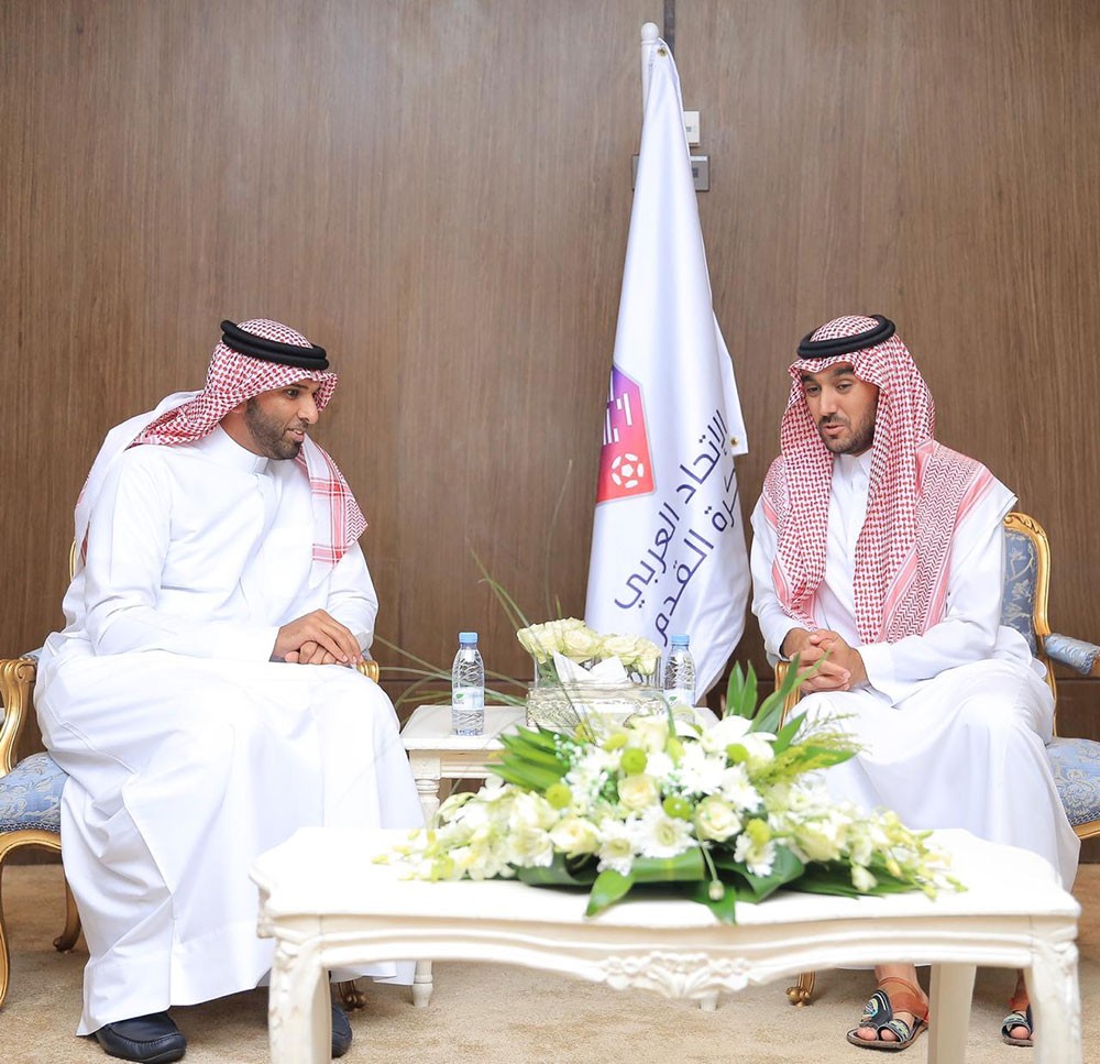علي بن خليفة يلتقي بسمو الأمير عبدالعزيز بن تركي بن فيصل