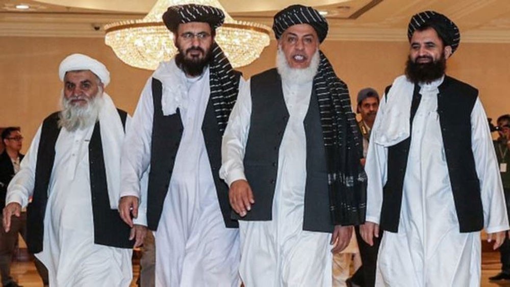 طالبان تفجّر في أفغانستان.. وتفاوض في إيران