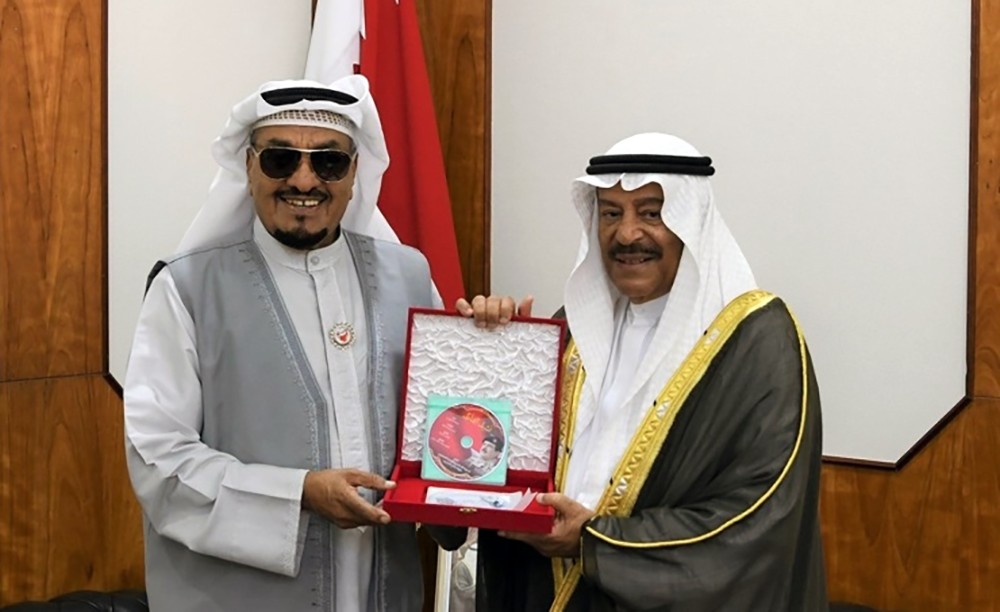 رئيس مجلس الشورى يشيد بإسهامات الفنانين البحرينيين