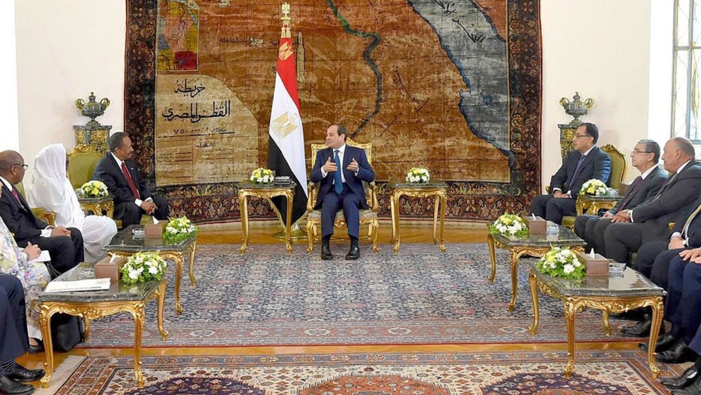 السيسي يستقبل حمدوك ويؤكد دعمه لأمن واستقرار السودان