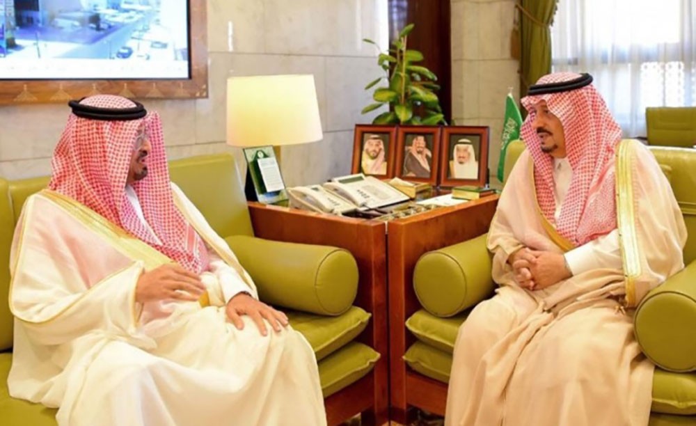 أمير الرياض يستقبل سفير البحرين