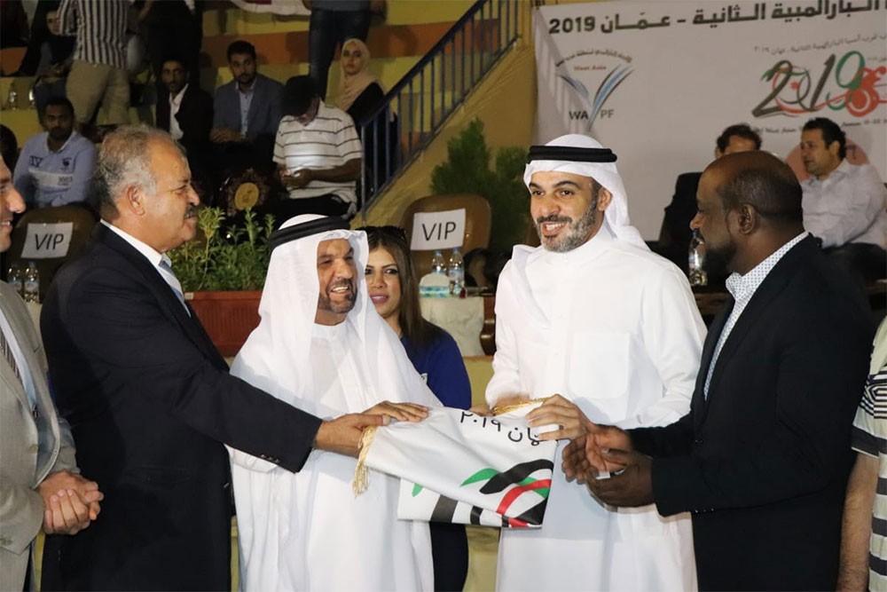رئيس اللجنة البارالمبية يستلم علم استضافة النسخة الثالثة من دورة ألعاب غرب آسيا