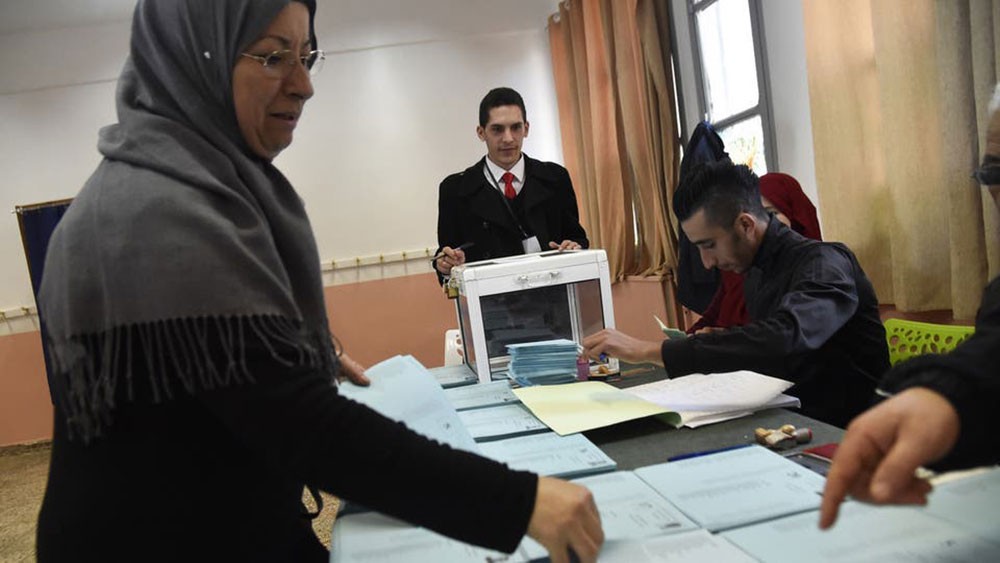 إقبال كثيف على الترشح للانتخابات الرئاسية في الجزائر