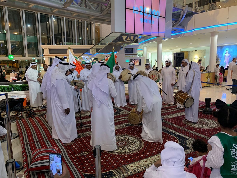 نشر الأجواء الاحتفالية في مجمع السيف بمناسبة العيد الوطني السعودي