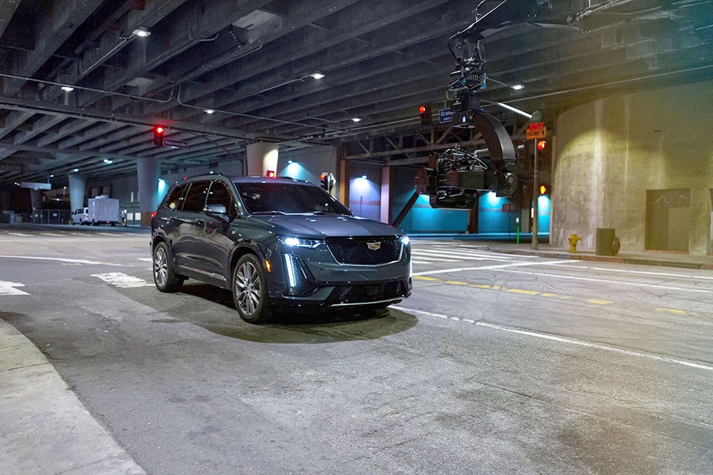 كاديلاك تطلق حملة "Crew Ready" بسيارة XT6 الجديدة