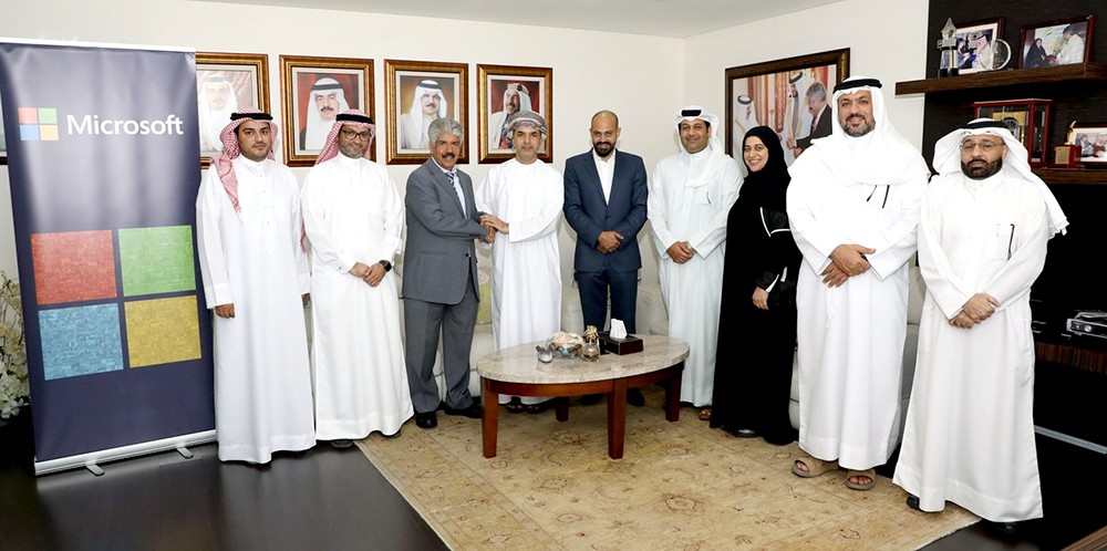 الخيرية الملكية تتسلم 500 نسخة تعليمية لأبنائها من شركة مايكروسوفت