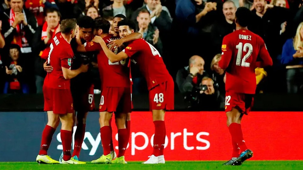 ليفربول يتورط مع الرابطة بسبب مشاركة غير قانونية