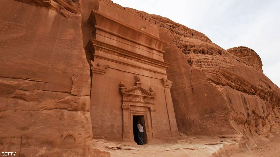 السعودية تفتح أبوابها للسياح.. قرار تاريخي وأفق اقتصادي جديد
