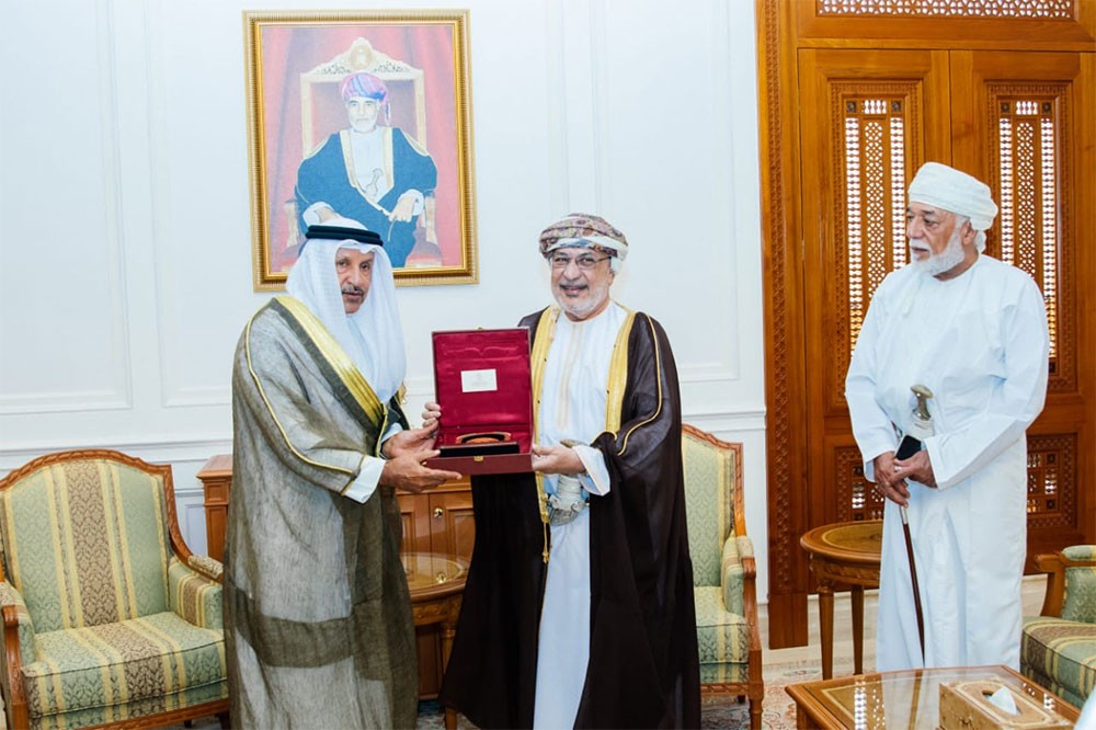 صالح بن هندي يشيد بالنهضة العمانية في كافة المجالات ويوجه الدعوة لزيارة المملكة