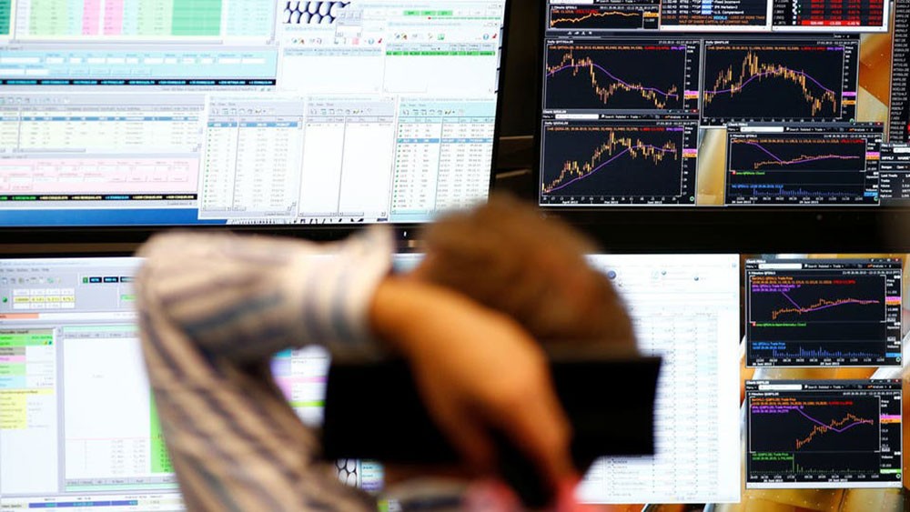 أسهم أوروبا تتراجع مع انخفاض بي.بي وتصاعد التوترات التجارية