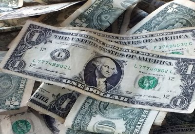 مؤشر الدولار يرتفع لأعلى مستوى في عامين