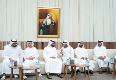 ناصر بن حمد ينقل تعازي جلالة الملك ورئيس الوزراء وولي العهد إلى محمد بن زايد
