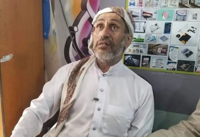 تعذيب شديد.. يمني يخرج مشلولاً من سجون الحوثي
