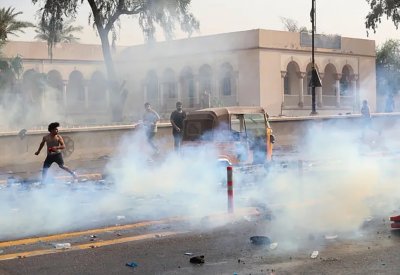 بغداد.. متظاهرون رغم الحظر ورصاص يرفع القتلى