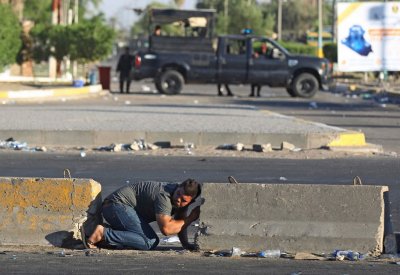  العراق.. ارتفاع عدد قتلى الاحتجاجات والحكومة ترفع حظر التجول 
