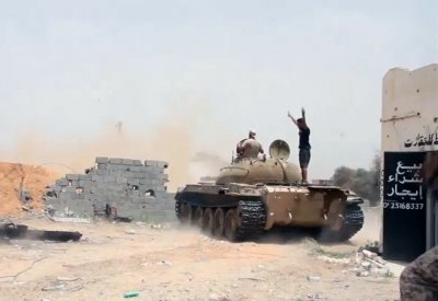 ليبيا.. الجيش يقصف مواقع عسكرية للوفاق في سرت