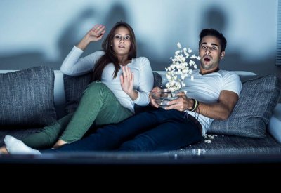 احذروا.. مشاهدة الأفلام تسرع الشيخوخة