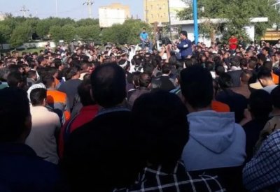 إيران.. اعتقال 14 عاملا بقصب السكر لاستمرار الاحتجاجات
