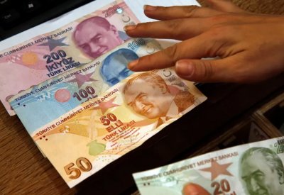 انهيار حاد لليرة بعد تحذير ترمب بتدمير اقتصاد تركيا