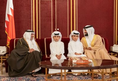 سمو ولي العهد يرحب برواد مجلسه الأسبوعي