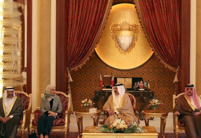 جلالة الملك يتسلم التقرير السنوي لأعمال مجلسي الشورى والنواب