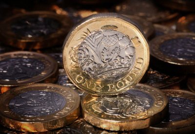 الإسترليني يقفز 2% بعد تصريحات إيجابية عن الـBrexit
