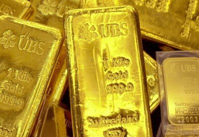 الذهب ينخفض والبلاديوم يسجل مستوى قياسيا مرتفعا
