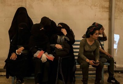مخيم "عين عيسى" بلا حراسة.. وفرار 785 من عائلات داعش