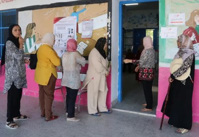 تونس تختار رئيسها.. مراكز الاقتراع تفتح أبوابها