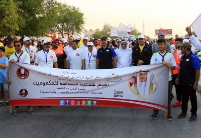 محافظ العاصمة يرعى مسيرة المشي مع الكفيف وسط مشاركة مجتمعية
