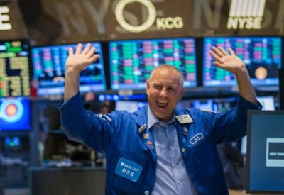 المؤشرات الأميركية تنهي الأسبوع على ارتفاع بنحو 1%