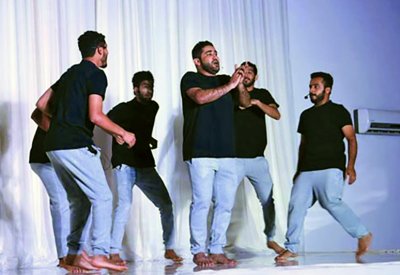 " لقمة عيش" جمال الصقر تجوب العالم