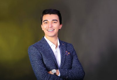 أحمد الرباعي يطلق ''حكايتي أنا'' ويحضر لعمل مغربي