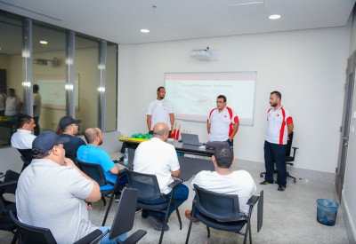 وفد اتحاد السيارات يتوجه للعاصمة الرياض لتدريب المشاركين في تنظيم السباق