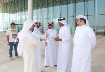 القعود يزور المتحف ويطمئن على استعدادات ختام موسم الموروث البحري